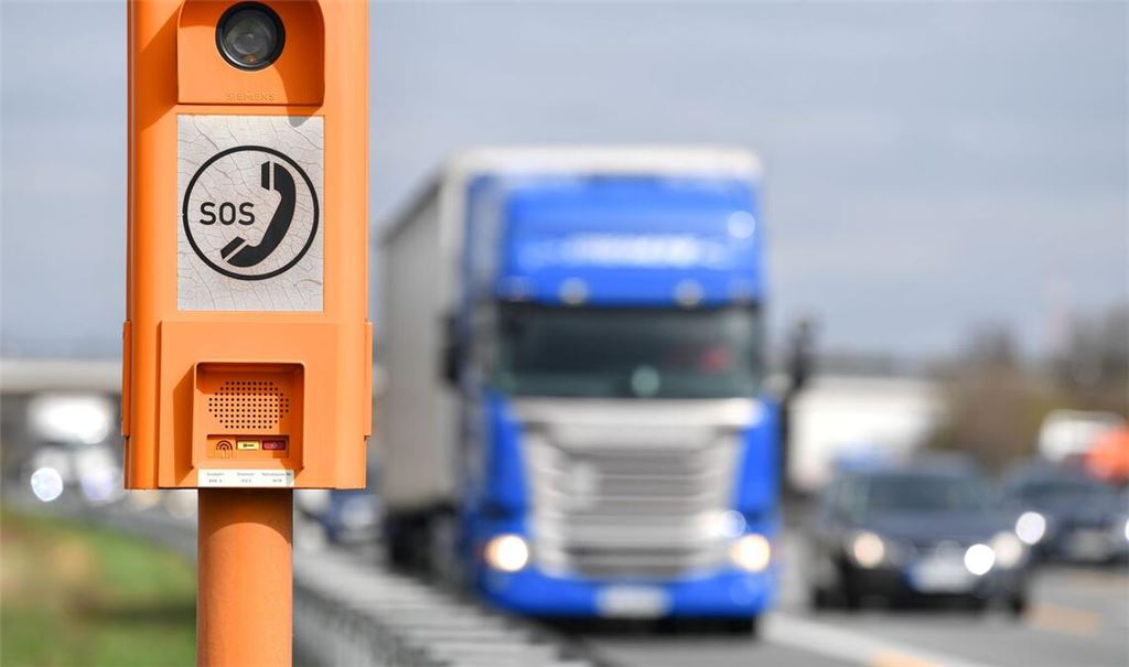 Auf dem gesamten Bundesautobahnnetz kommt es derzeit zu einer technischen Störung der Notrufsäulen. (Archivbild)