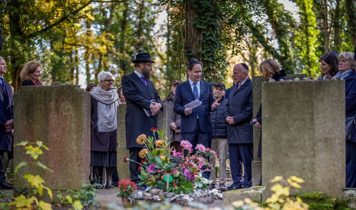 Auf dem jüdischen Friedhof in Berlin-Weißensee: Gedenkfeier zum 104. Geburtstag von Margot Friedländer.