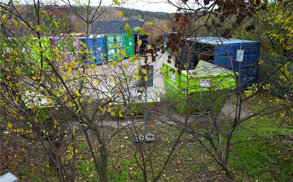 Auf den Recyclinghöfen des Enzkreises – hier ein Bild aus Lomersheim – kann Sperrmüll zu einem günstigen Preis von 6,50 Euro je Kubikmeter abgegeben werden. Foto: Fotomoment