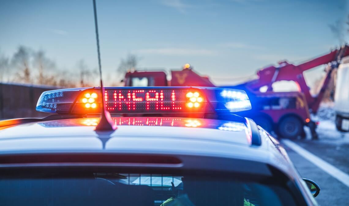 Auf der A6 bei Schwäbisch Hall ist ein 54-Jähriger vermutlich an einer medizinischen Ursache und nicht an den Unfallfolgen verstorben. (Symbolfoto)