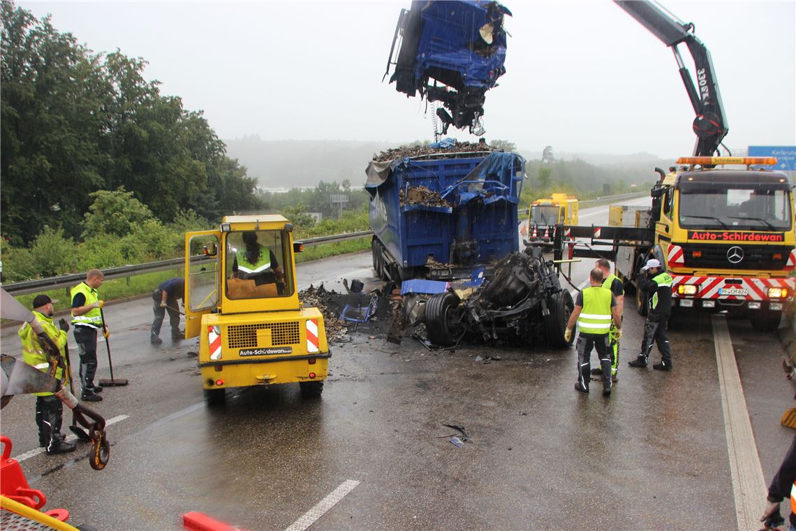 Auf der A8 kam es zu einem Auffahrunfall zwischen zwei Lastkraftwagen. Foto: Fix