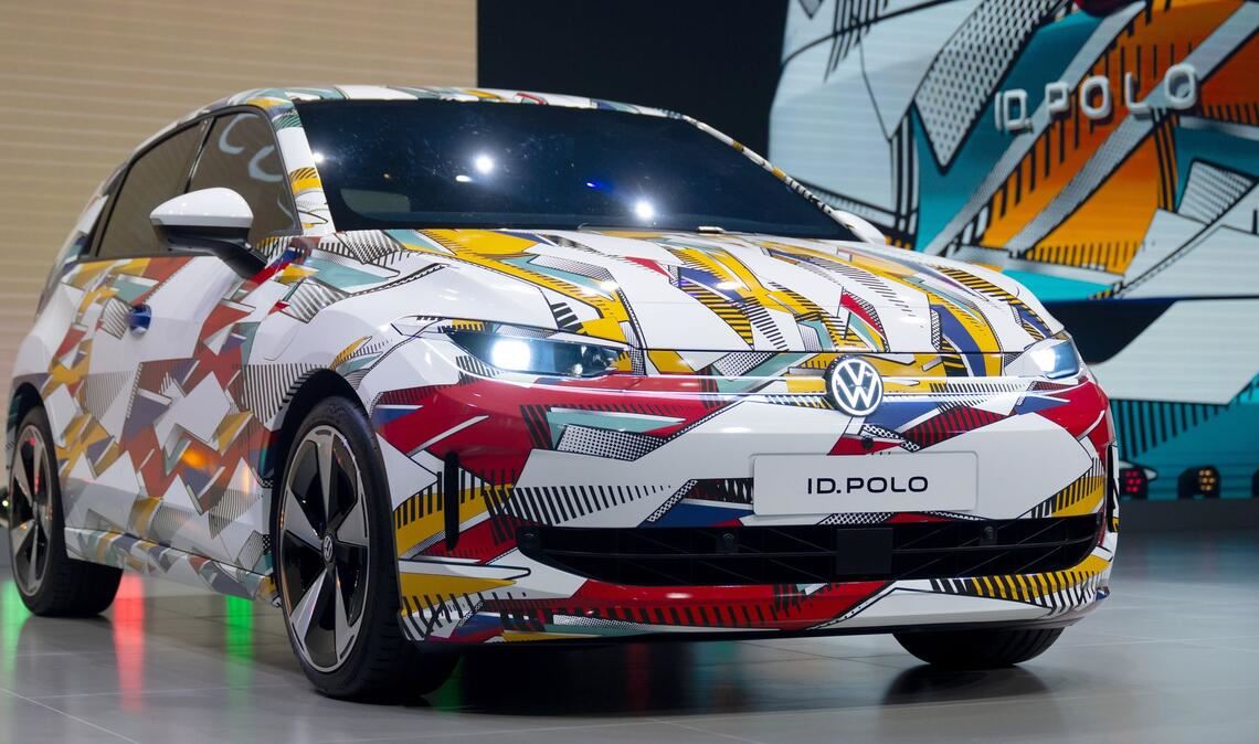Auf der Automesse IAA Mobility in München war der ID. Polo im September noch im bunten Tarnkleid zu sehen. (Archivbild)