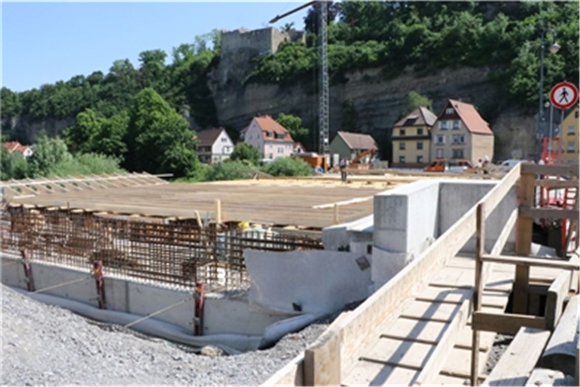 „Um mehrere Monate zurückgeworfen“ Auf der Brückenbaustelle geht es inzwischen sichtbar voran. Foto: Wewoda
