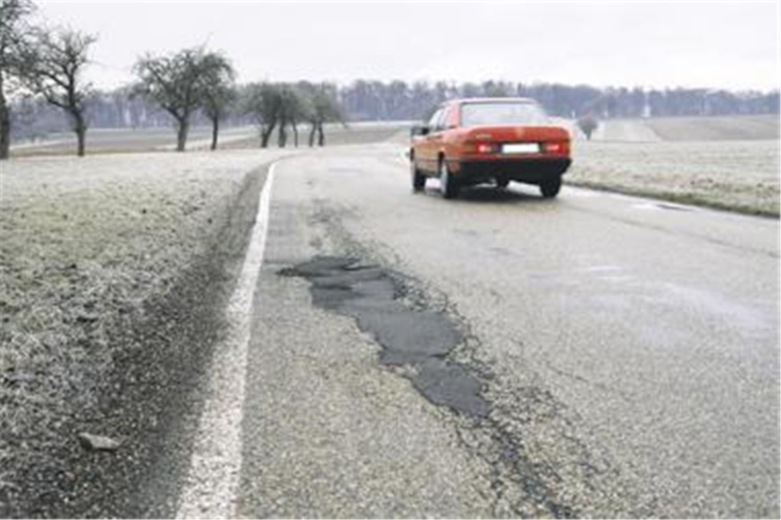 Auf der Fuchsensteige sind witterungsbedingte Löcher geflickt worden.
Foto: Sadler