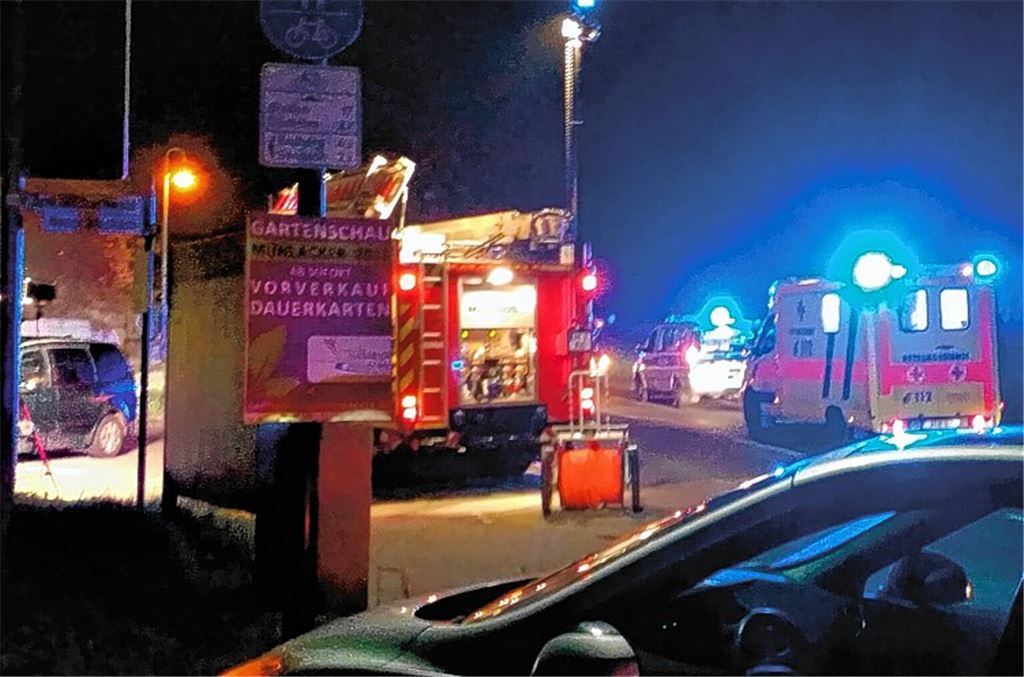 Auf der Ötisheimer Straße hat sich ein schwerer Unfall ereignet, unter anderem, weil ein 18-Jähriger das Licht am Auto nicht eingeschalten hatte.