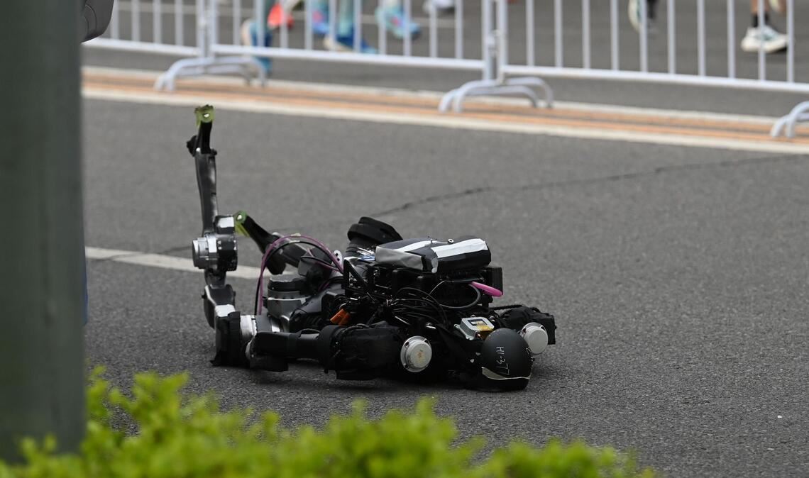 Auf der Strecke kamen auch Roboter zu Fall und mussten ausgetauscht werden.