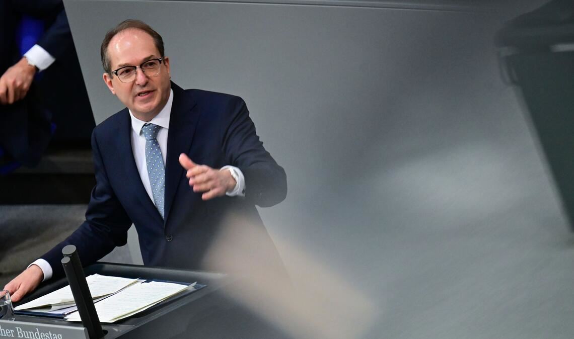 Auf der Suche nach Kontrolle: Bundesinnenminister Alexander Dobrindt (CSU).