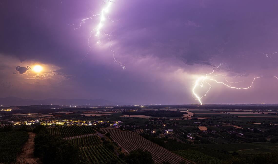 Auf die Gluthitze folgen Unwetter.