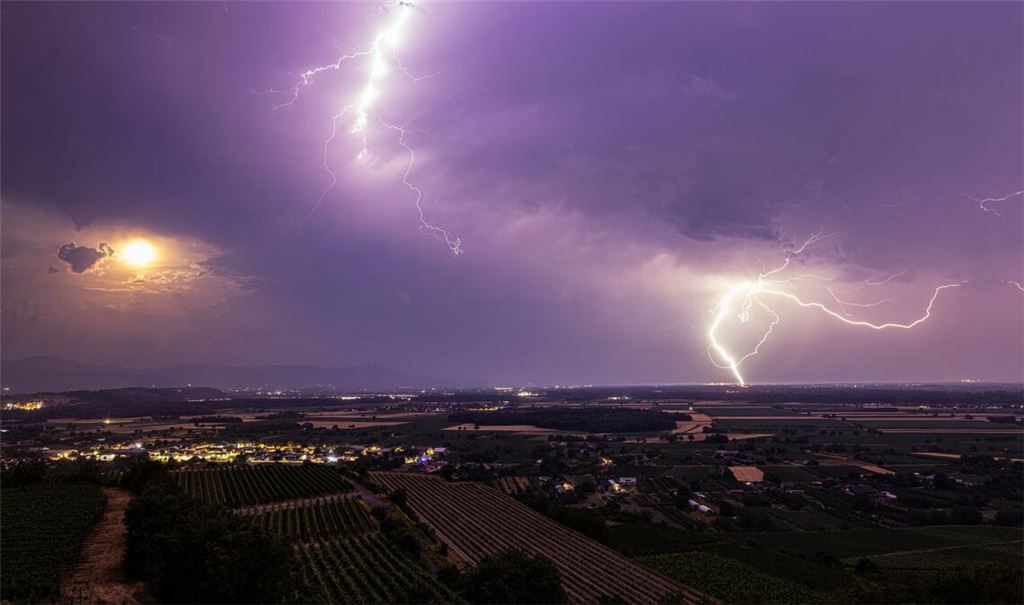 Auf die Gluthitze folgen Unwetter.