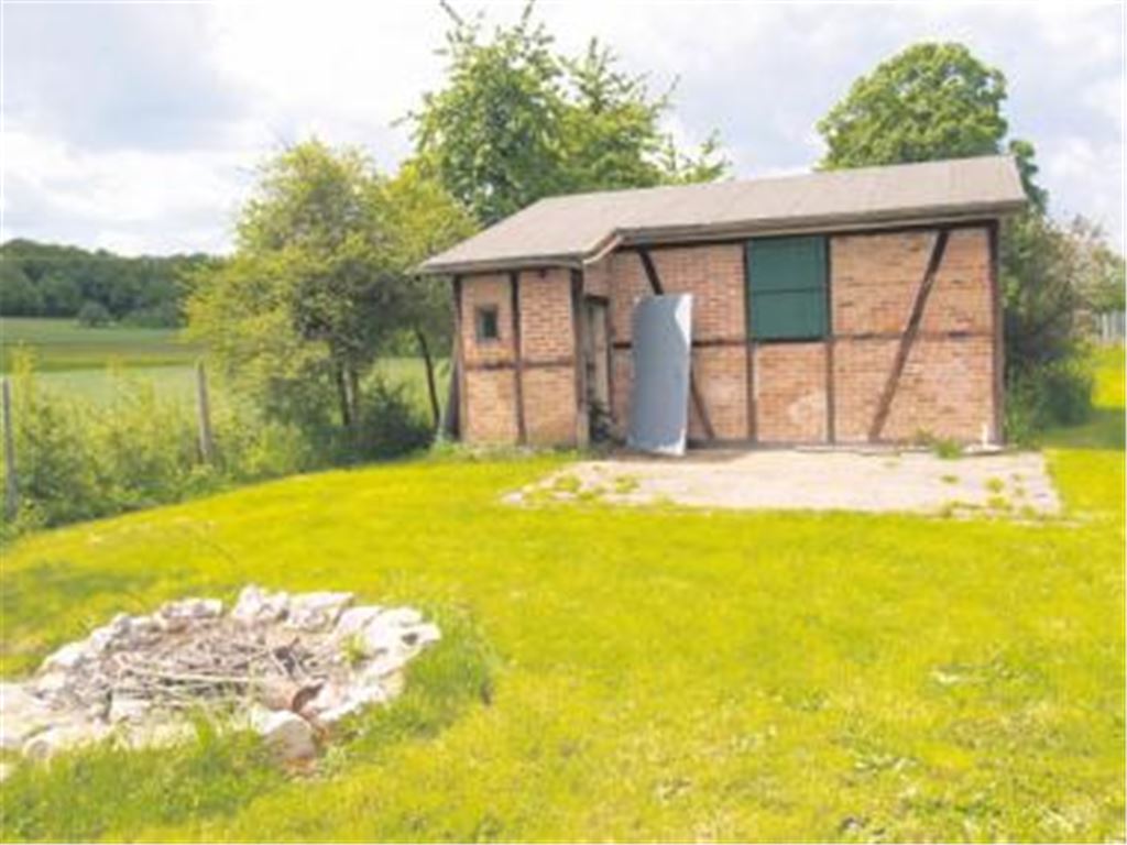 Auf diesem Gelände in Knittlingen, das der örtliche Posaunenchor verwaltet, haben Angehörige der rechten Gruppierung Stallhaus Germania am 10. Mai 2008 ein Fest gefeiert. Die Polizei beendete die Veranstaltung, nachdem der Eigentümer von seinem Hausrecht Gebrauch machte.
Foto: Filitz