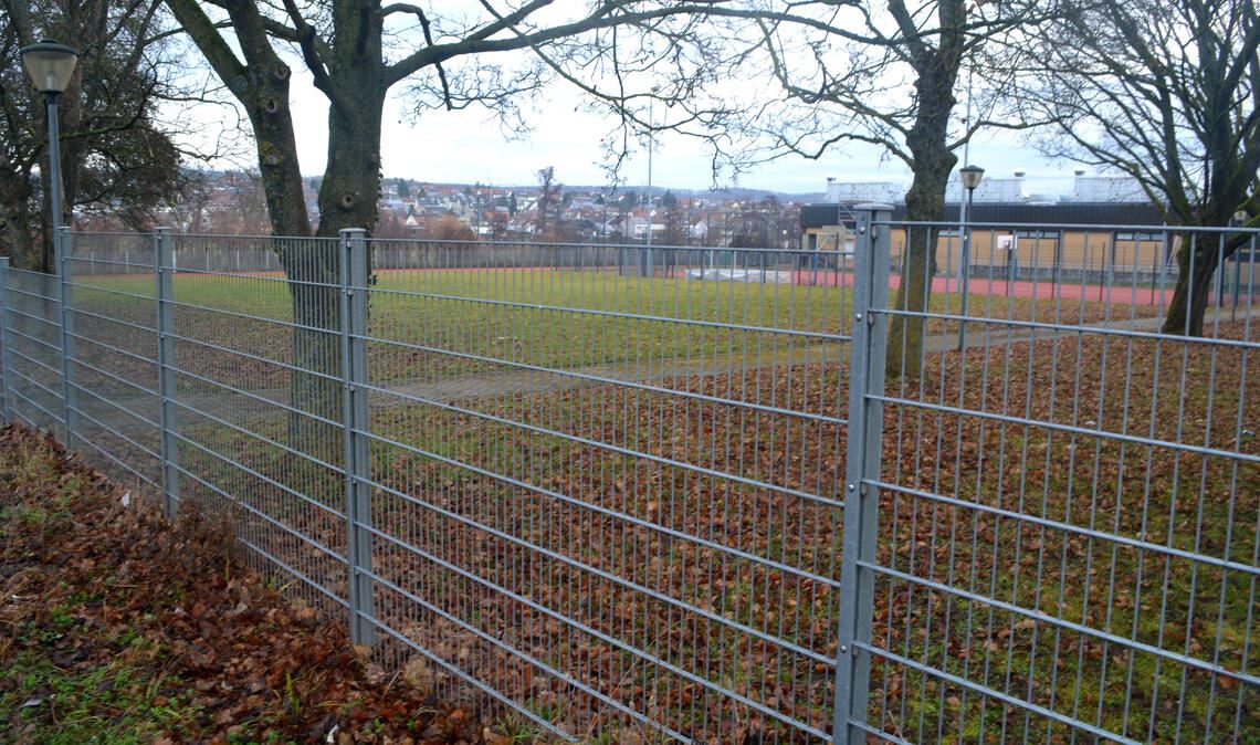 Auf dieser Fläche in Illingen sollen kurzfristig weitere Kitaplätze entstehen. Foto: Stahlfeld