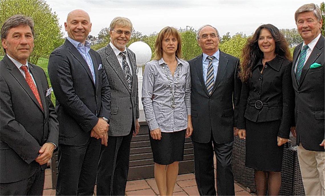 Auf ein erfolgreiches Vereinsjahr blickt die Vorstandschaft des Golfclubs Pforzheim zurück: Rainer Schäfer, Adnan Mumbasic, Horst Hägele, Andrea Grabherr, Wingolf Ehmann, Hannelore Zachmann und Wolfgang Daum (v.li.) Foto: Helbig