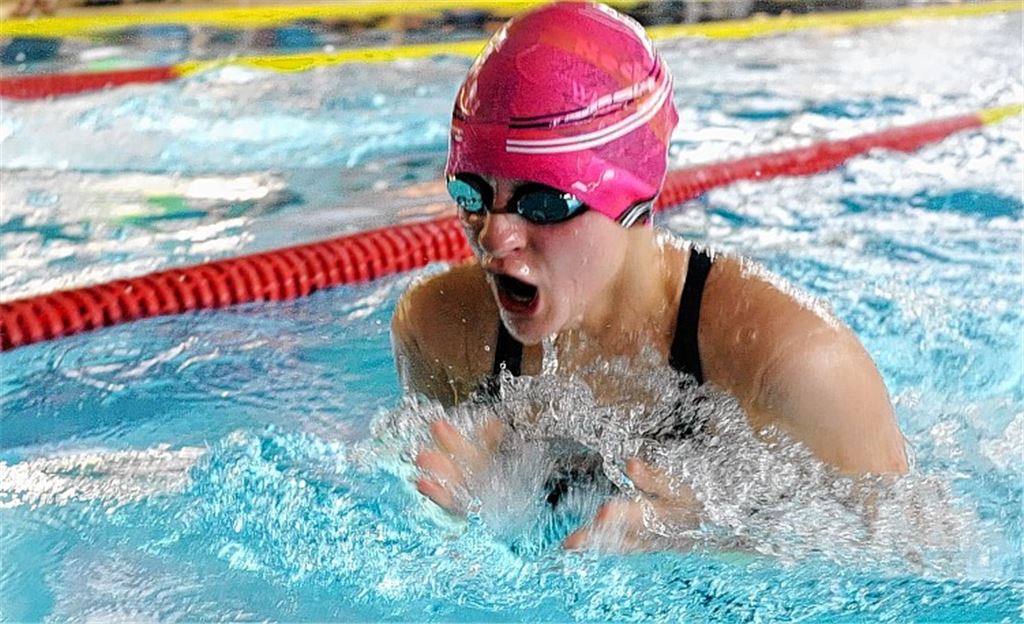 Auf ihrer Paradestrecke, 50 Meter Brust, wird Katharina Danneschewski knapp geschlagen und hält sich mit Gold in der Lagenstaffel schadlos. Foto: Fotomoment