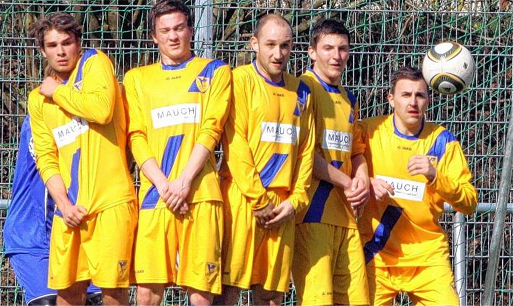 Auf keinen Fall Mauertaktik: Um am letzten Spieltag Platz neun zu behaupten braucht Phönix Lomersheim einen Sieg, denn Verfolger TSV Schwieberdingen sitzt punktgleich im Nacken. Foto: Eigner