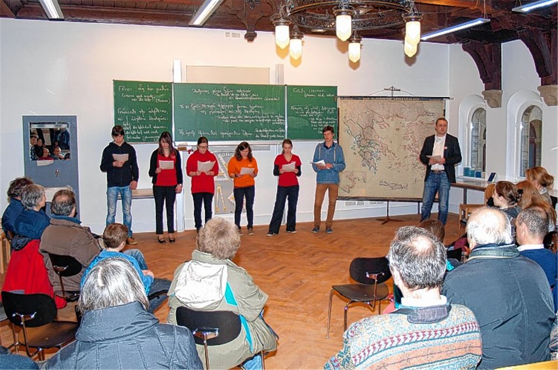 Auf unerwartet großes Interesse stößt die Griechisch-Präsentation im Audimax. 