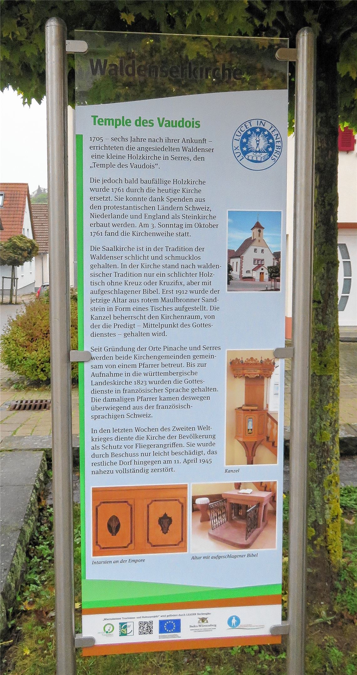 Auf vier Tafeln können sich Interessierte von nun an in die Geschichte der Waldenser vertiefen. Die Stelen zieren seit einigen Tagen den Platz des Patouà in Serres.Becker