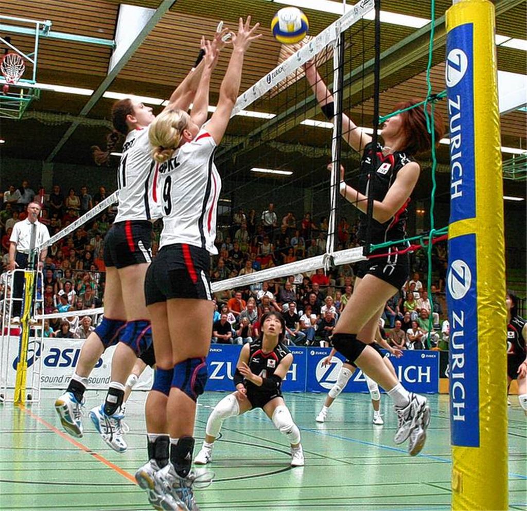 Auf volle Ränge und ein spannendes Spiel hoffen die Organisatoren beim TV Lienzingen – so wie 2007, als die deutschen Damen gegen Japan mit 3:2 Sätzen in Mühlacker gewannen. Archivfoto: Eigner