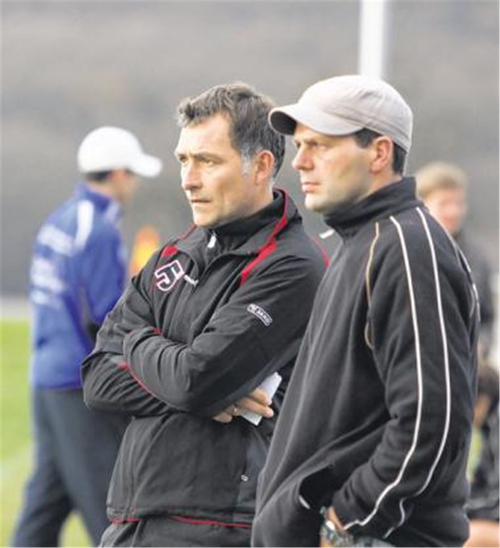 Aufbau mit Bedacht: Ulli Stengel (li.) und sein Co-Trainer Martin Kern. Foto: Eigner