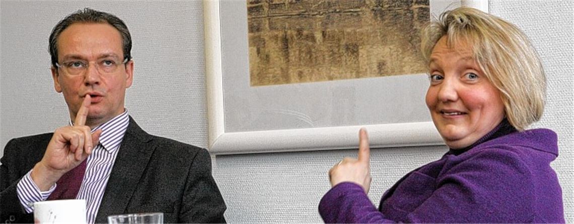 Aufgepasst, hier kommt die „GroKo“: Beim Redaktionsgespräch des Mühlacker Tagblatt geben Gunther Krichbaum und Katja Mast einen Fingerzeig für die weitere Arbeit in der Großen Koalition. Dabei sind sie sich nicht nur hinsichtlich der modischen Farbauswahl einig, beide betonen auch den festen Willen aller Beteiligten für eine erfolgreiche Partnerschaft. 