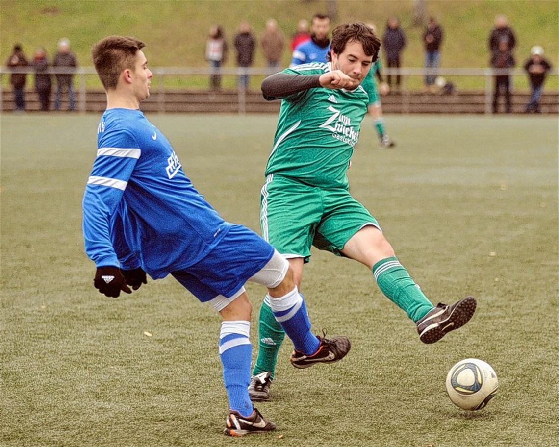 Aufholjagd in Überzahl: Der SV Iptingen (grüne Trikots) erzielt gegen Bissingen II das 3:3, wird dann aber noch überraschend bestraft. 
