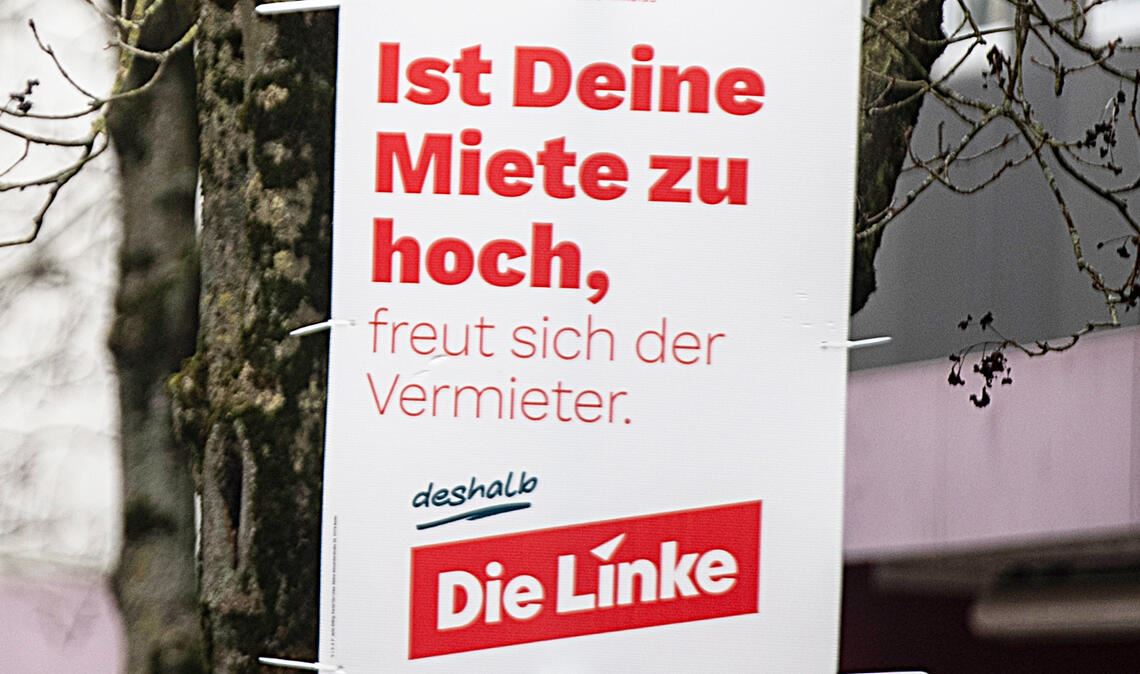 Auflagen gibt es für Parteien, die Wahlplakate aufhängen, einige. Kontrolliert wird vom städtischen Vollzugsdienst, manchmal aber auch von Bürgern. Fotos: Fotomoment