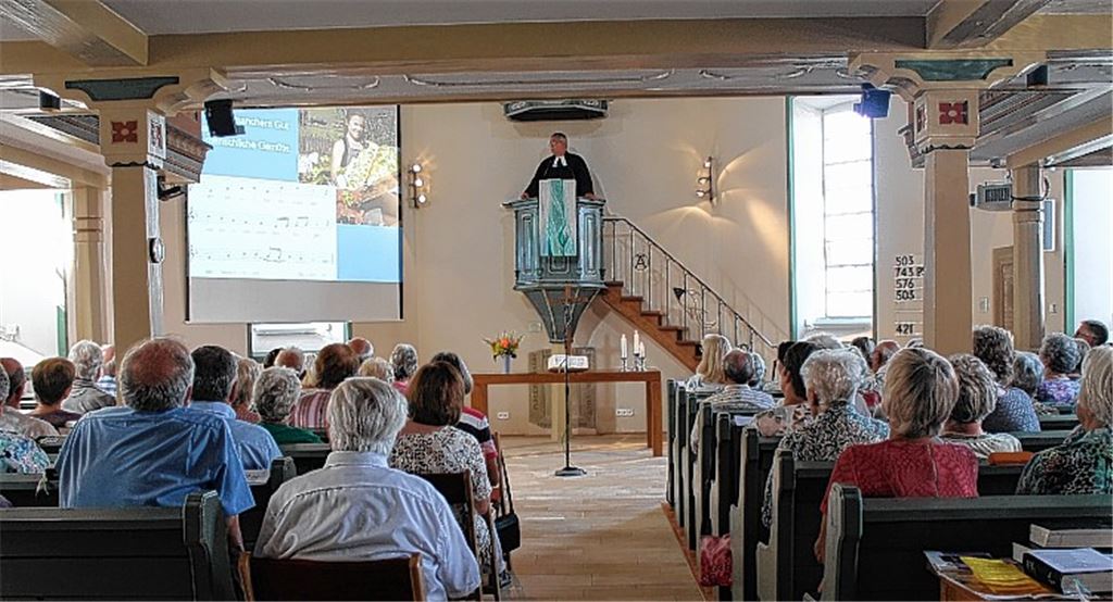 Distrikts-Gottesdienst füllt die Kirche