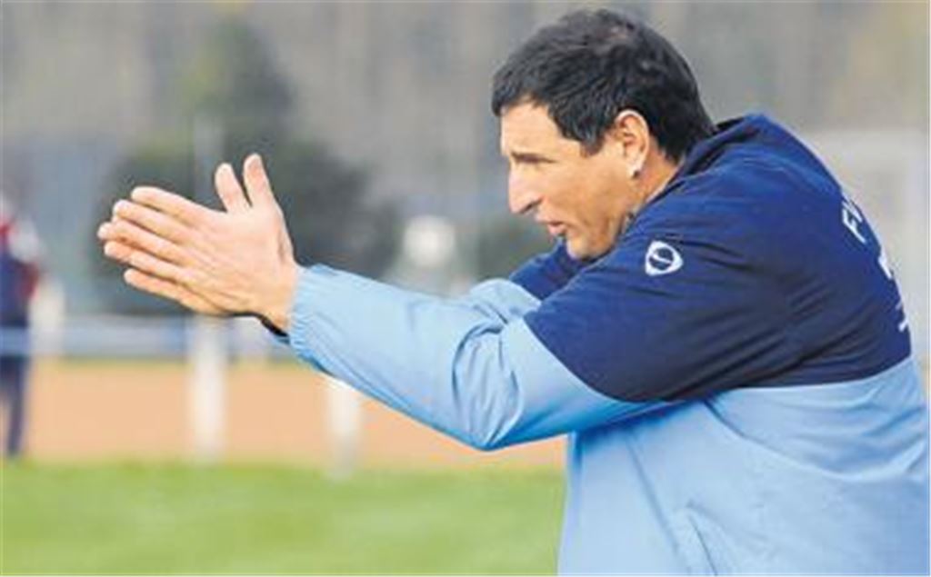 Aufmunterung für das ersatzgeschwächte Knittlinger Team: Wir haben andere Spieler, die in die Bresche springen können, sagt FVK-Trainer Uli Huber.
Foto: Fotomoment