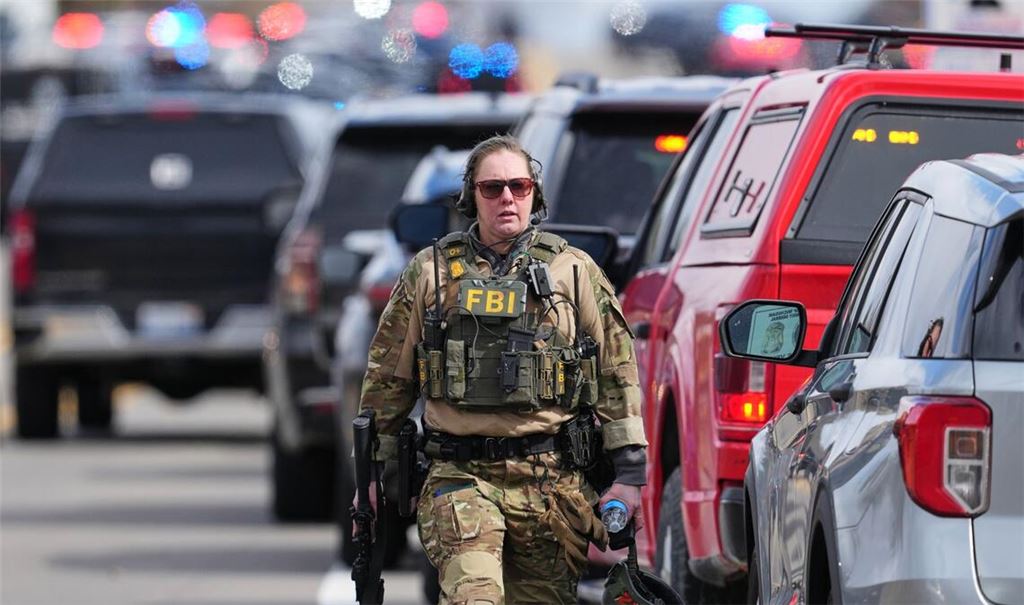 Aufnahmen des Senders Fox News zeigten ein Großaufgebot der Polizei vor Ort.