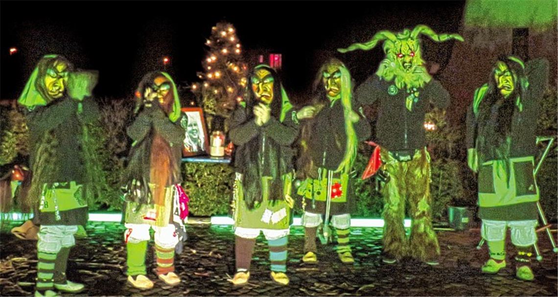 Erste Hexentaufe zieht Ötisheim in ihren Bann