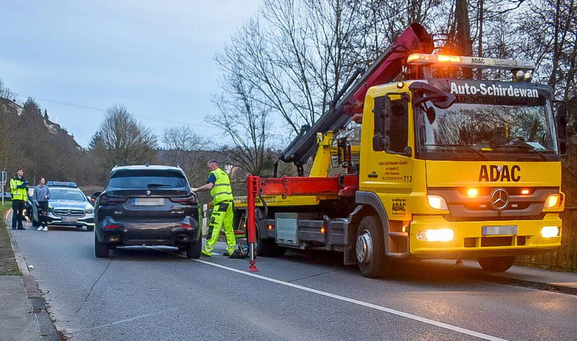 Aufräumarbeiten auf der L570 zwischenErsingen und Bilfingen. Foto: Myroshnichenko