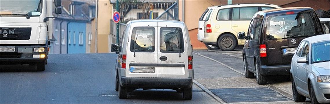 Aufregerstelle: Die Lomersheimer Ortsdurchfahrt gehört zu den Strecken, an denen unauffällig vom Straßenrand aus kontrolliert wird.