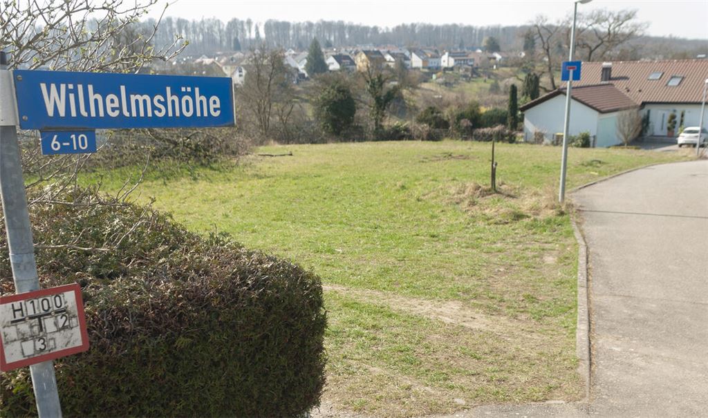 Aufregerthema mit Folgen: Nachdem die Stadt mit einem Winkelzug dreigeschossige Wohngebäude auf der Wilhelmshöhe auf Wunsch einer Gemeinderatsmehrheit verhindert hat, muss sie nun einen Bebauungsplan für das Quartier nachschießen. Foto. Archiv