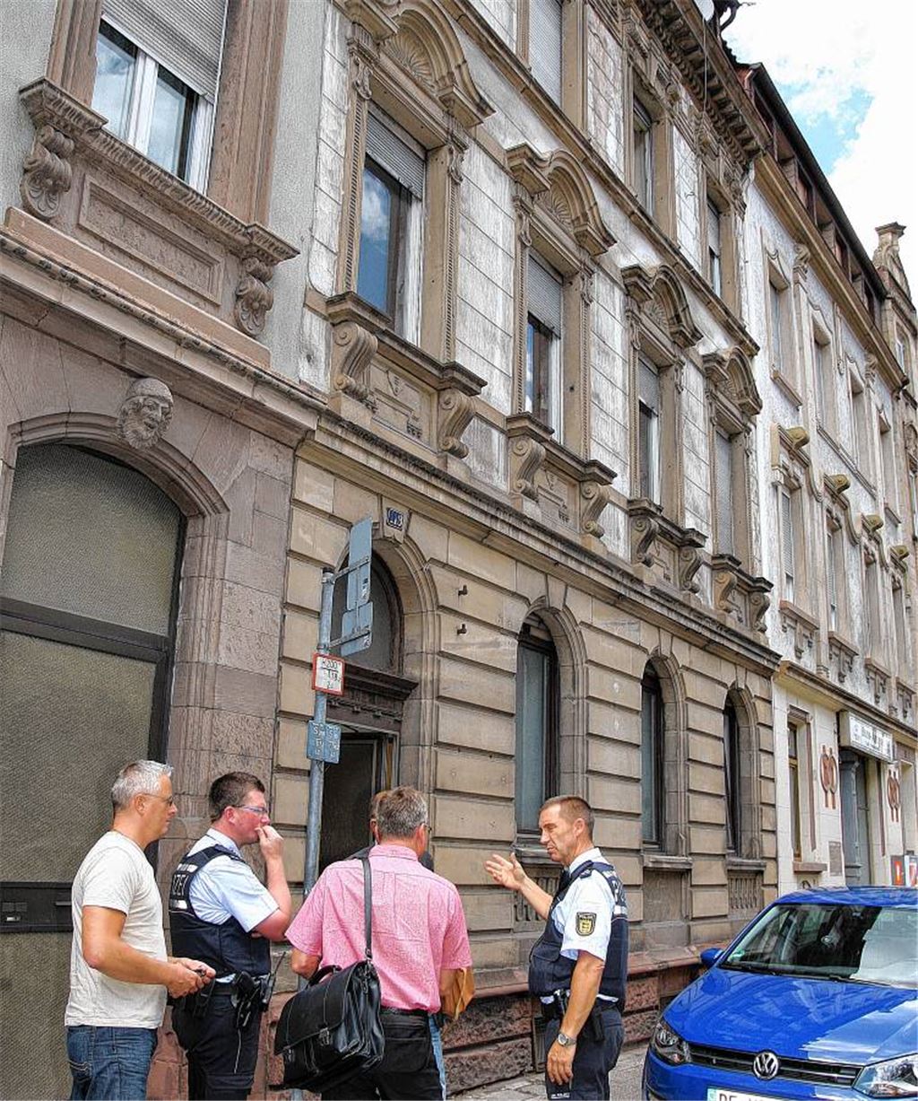 Aufregung in der Calwer Straße. 