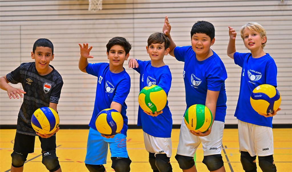 Aufschlag für eine internationale Freundschaft: Am Montag empfangen die Volleyballer des TV Mühlacker ihre Gäste aus Finnland. Fotos. Archiv