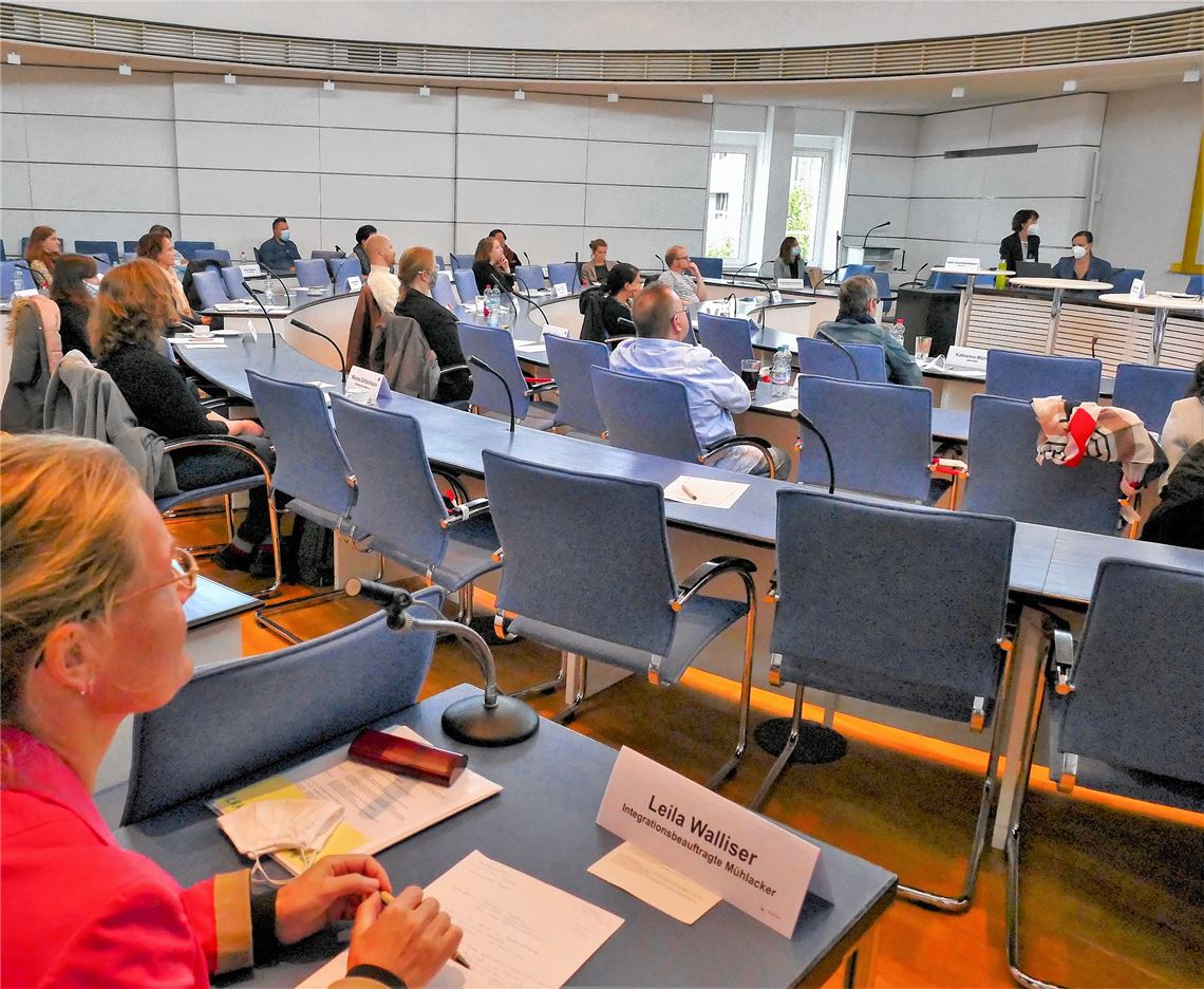 Auftakt: Rund 30 Akteure des Fachbereichs Integration aus Kommunen und Enzkreis-Verwaltung treffen sich zum Start des Projekts„Land. Zuhause. Zukunft“ der Robert-Bosch-Stiftung. Peche