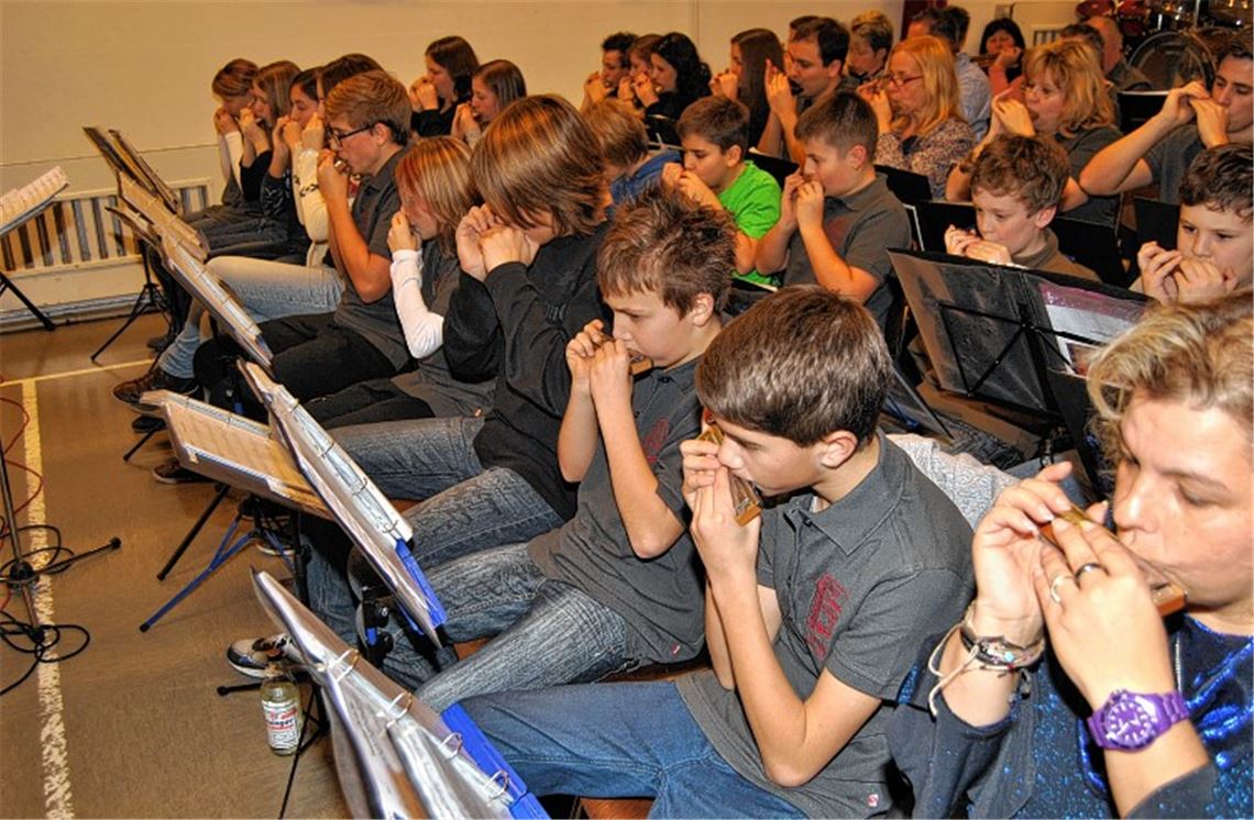 Auftritt: Die jungen Musiker werden von Akteuren des Hauptorchesters unterstützt.