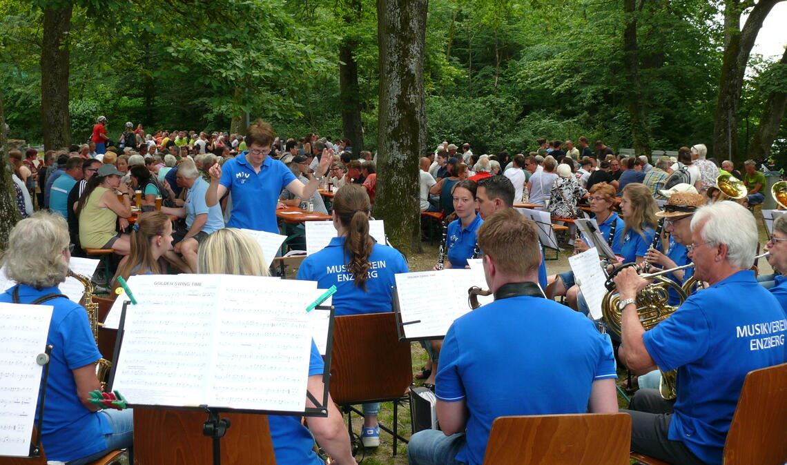 Musikverein Enzberg spielt beim Waldfest Auftritt des MV Enzberg. Foto: Dietrich