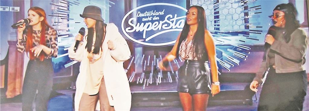 Auftritt im Kloster Bronnbach in Wertheim: Vor der DSDS-Jury singen Claudia Greco (re.) und ihre Kolleginnen einen Song von „Céline“.Screenshot/Friedrich