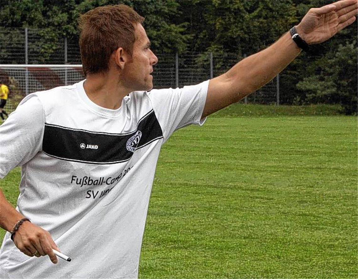 Aufwärts soll es für Trainer Thomas Fritsch und seine Illinger Elf freilich gehen. Doch das Wort „Aufstieg“ nimmt keiner in den Mund. Foto: Eigner