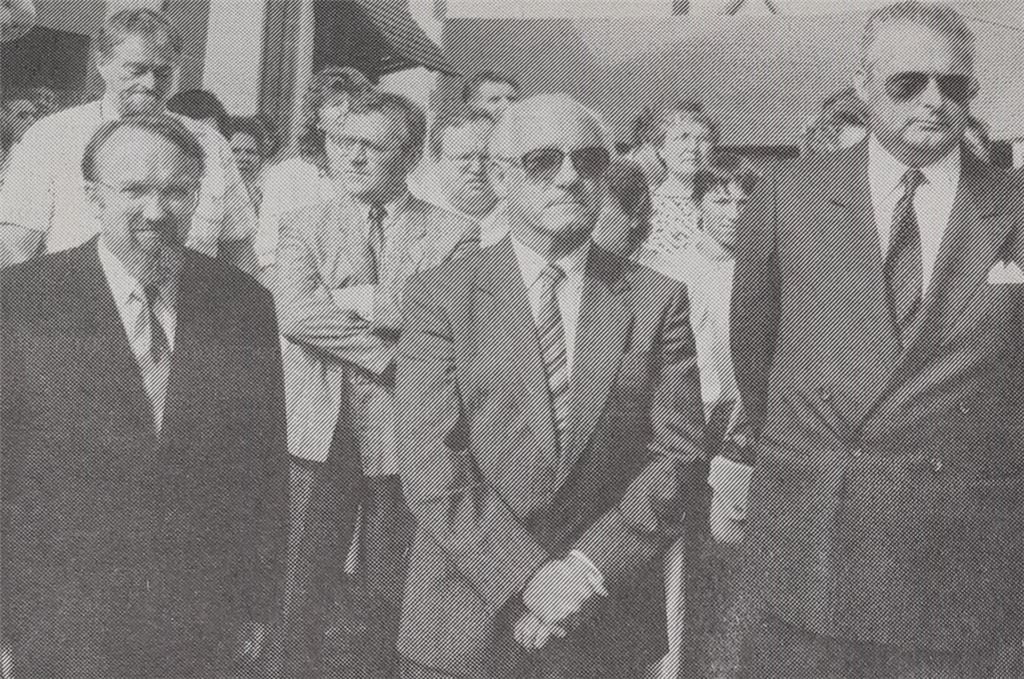 August 1987: Pfarrer Dr. Ernst Worbs (li.) und OB Gerhard Knapp mit Herzog Carl von Württemberg (re.). Foto: Archiv Mühlacker Tagblatt