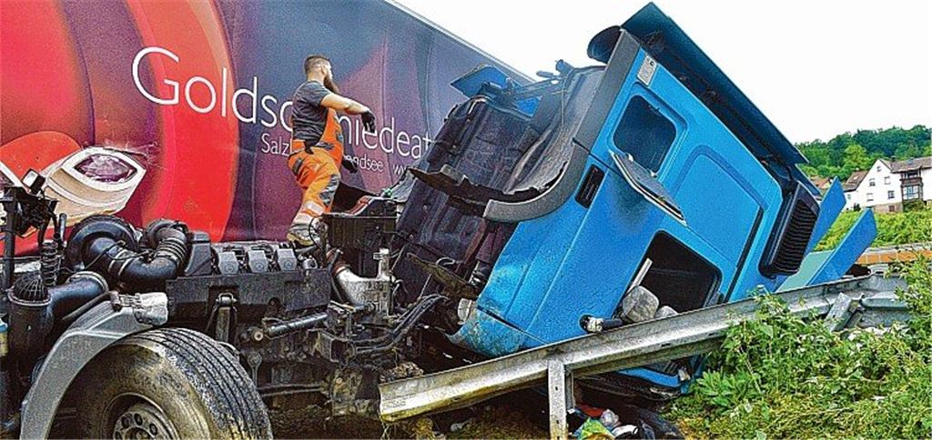 Aus Führerkabine geschleudert