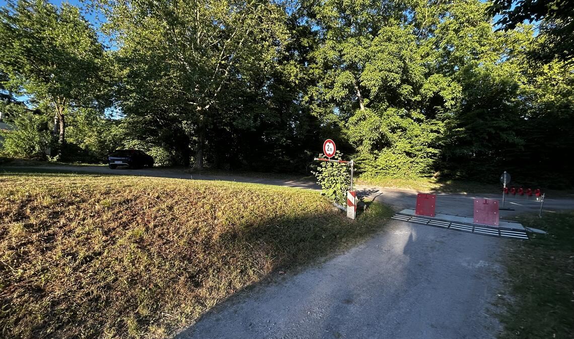 Aus Sicht Renners eine wenig wirksame Fahrzeugsperre beim „Enzland-Festival“. Foto: privat