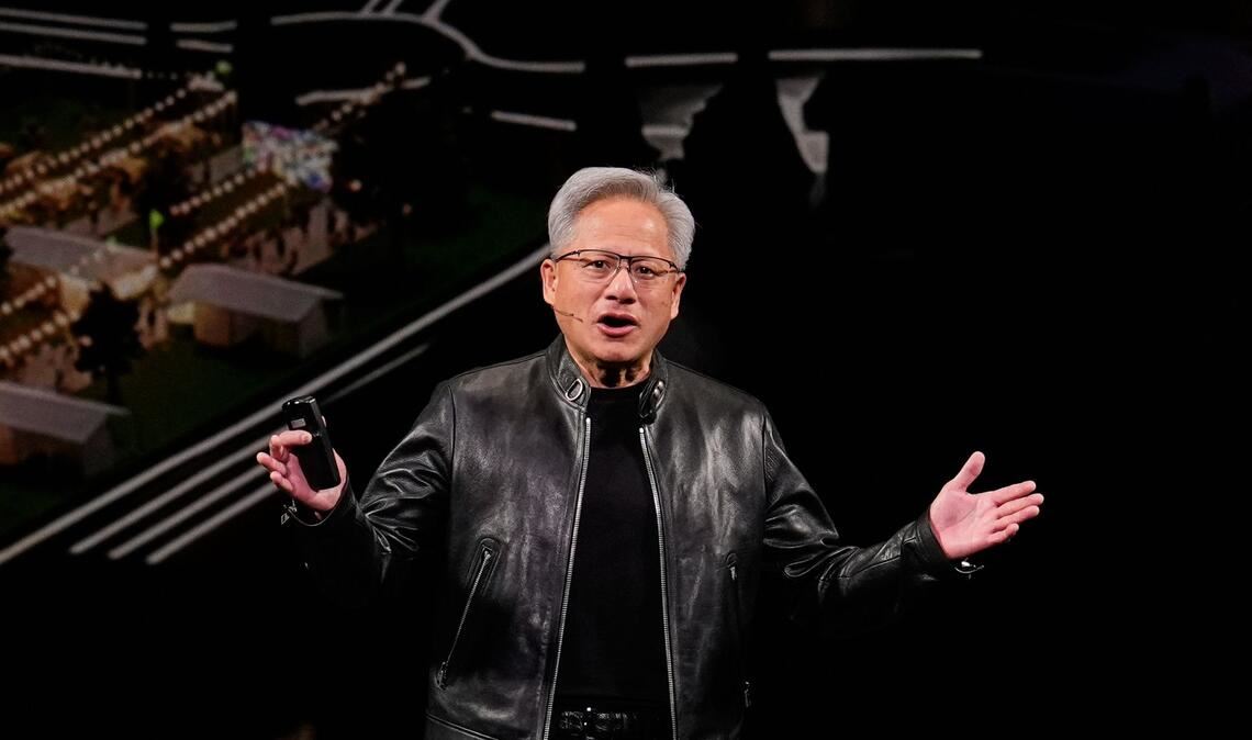 Aus Sicht von Nvidia-Chef Jensen Huang schwächt sich der KI-Boom noch lange nicht ab. (Archivbild)