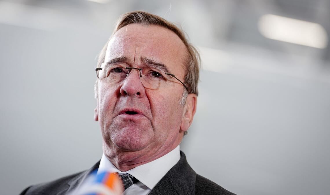 Aus Sicht von Übersetzer Klaus Jöken hat der Pistorius aus dem "Asterix"-Band eine verblüffende Nähe zum deutschen Verteidigungsminister. (Archivbild)