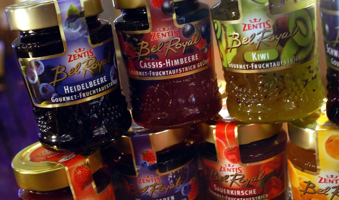 Aus Sorge vor Verunreinigung mit Plastikteilchen hat der Lebensmittelhersteller Zentis eine bestimmte Charge von Heidelbeer-Konfitüre zurückgerufen (Symbolfoto).