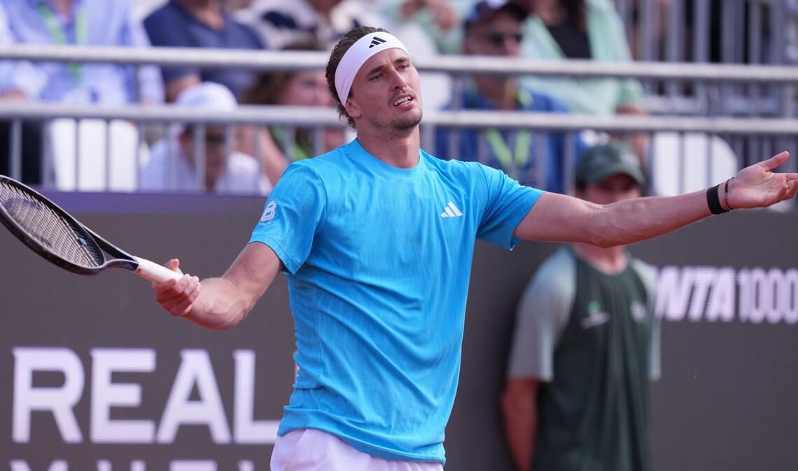 Aus im Achtelfinale von Rom: Alexander Zverev hadert mit seinem Spiel.