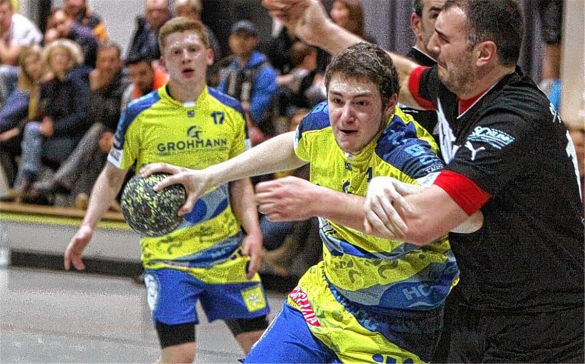Aus lokaler Sicht der Knüller des Turniers: Blau-Gelb Mühlacker und TSV Knittlingen liefern sich ein heißes Match um Platz drei Fotos: Eigner