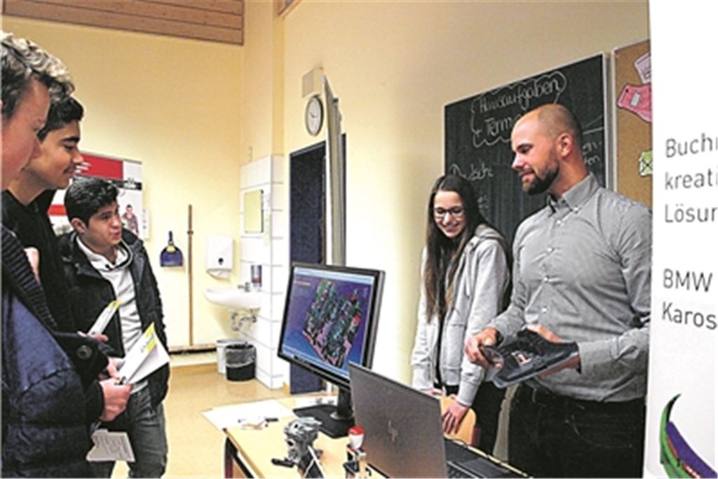 Ausbildungsmessen, wie hier 2019 in Knittlingen, sollen Schülern Orientierung bei der Berufswahl geben. Aber fast noch wichtiger sind nach Ansicht der Schulleitungen Praktika in den Betrieben beispielsweise im Rahmen von Bors und Bogy. Archivfoto: Filitz