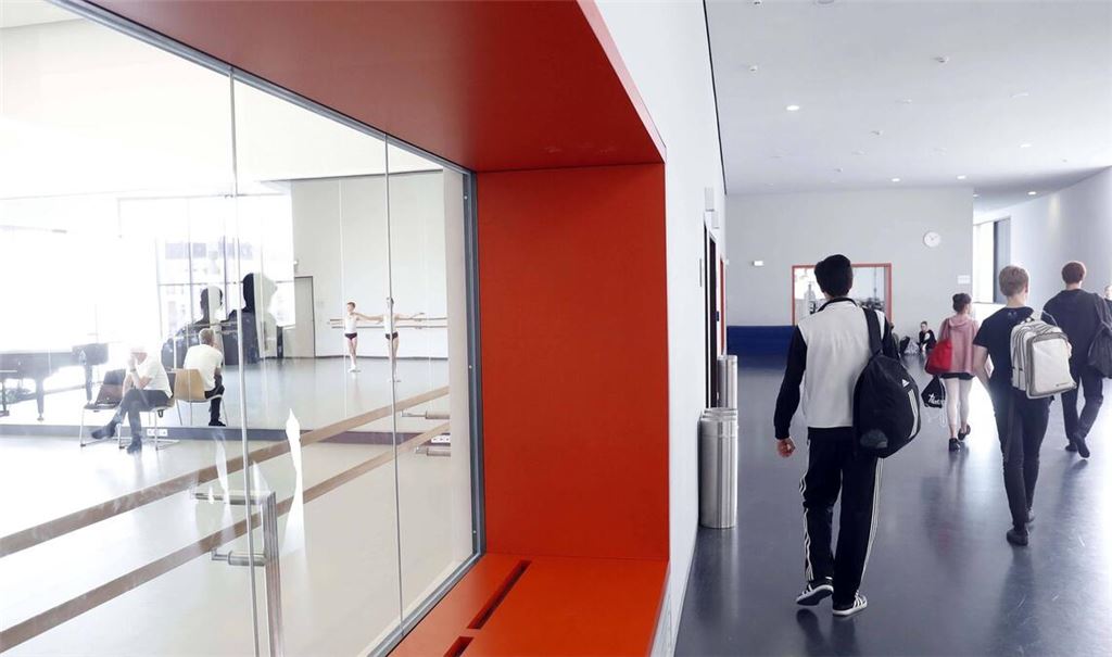 Ausbildungsstätten wie die staatliche Ballettschule in Berlin sehen ihre Arbeit durch Kürzungen im Kultur- und Bildungsbereich gefährdet.