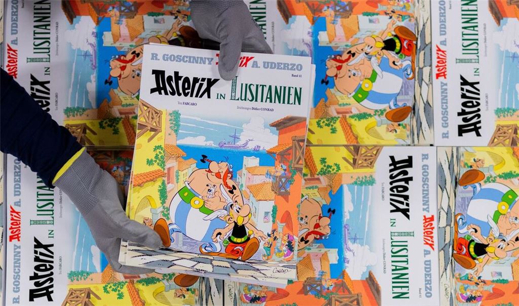 Ausgaben des neuen Asterix-Bandes Nummer 41.